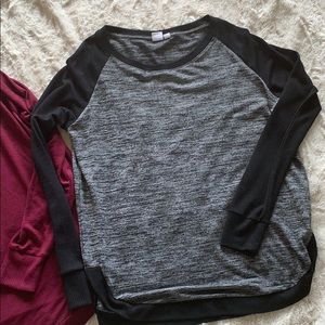 🌷 Black and grey light material GAP sweater